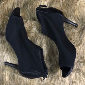 Tahari Dixie Heel
